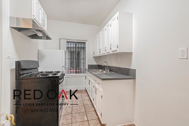 Photo - Terrific Studio with Beautiful Hardwood St... Unidad 113