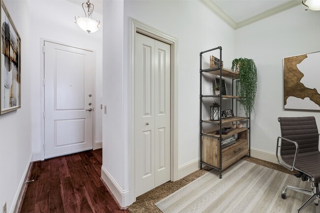 Photo - 2510 Travis St Unidad 202