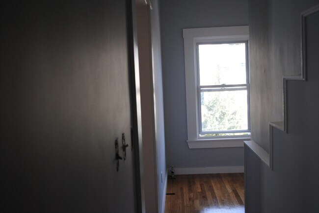 31 Walnut St Unit 2