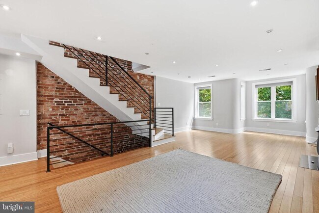 Photo - 2128 1st St NW Unit 2