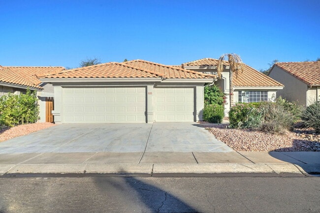 Building Photo - 8940 E Palm Ridge Dr