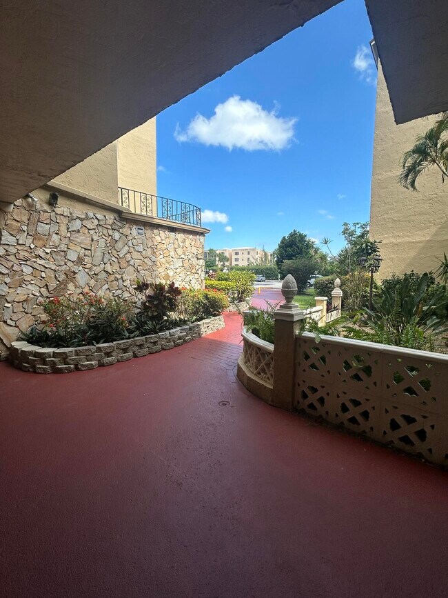 Photo - 2801 Somerset Dr Unit 201