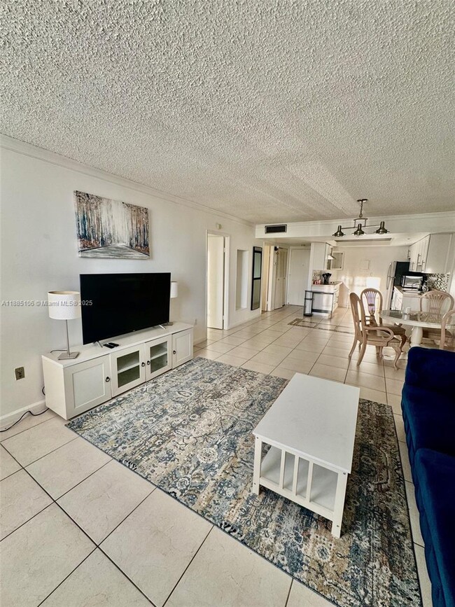 Building Photo - 1351 NE Miami Gardens Dr Unit 1201E