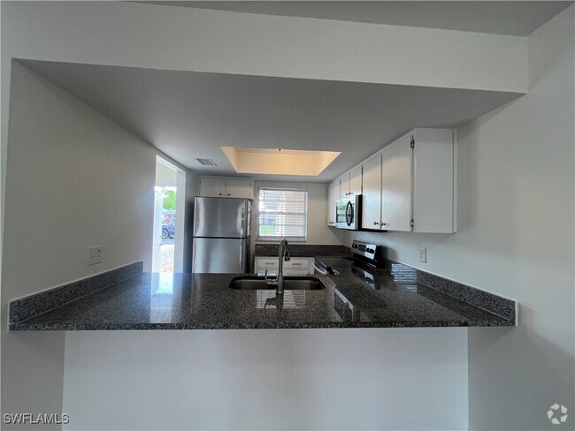 Building Photo - 630 SE 13th Pl Unit 9 Rental