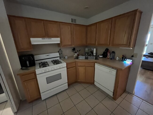 Photo - 2420 N West St Unit 7