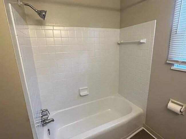 Photo - 962 Salisbury Rd