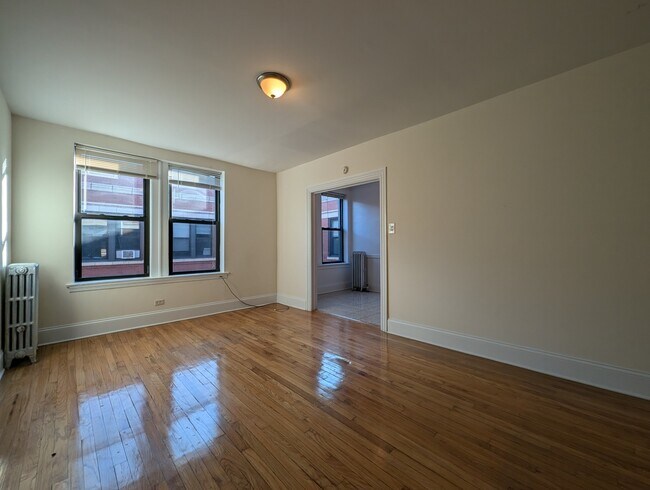 Photo - 2737 N Spaulding Ave Unit 320