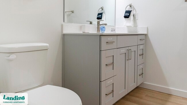 Photo - 650 N Main St Unidad 224