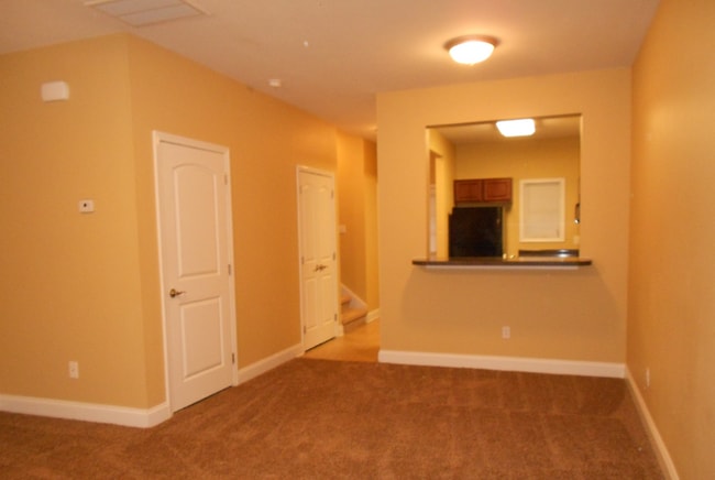 Photo - 304 Willington Manor