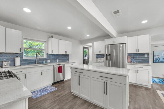 Charming 3-Bed home with 2.5 Baths in Fort Walton Beach – Your Ideal Coastal Retreat!