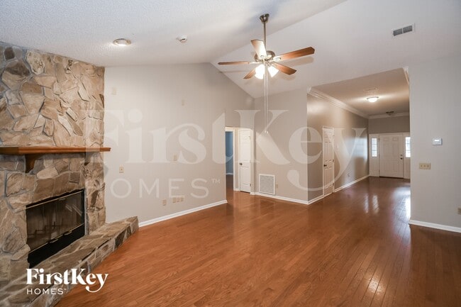 1570 Crabapple Cove Ct N