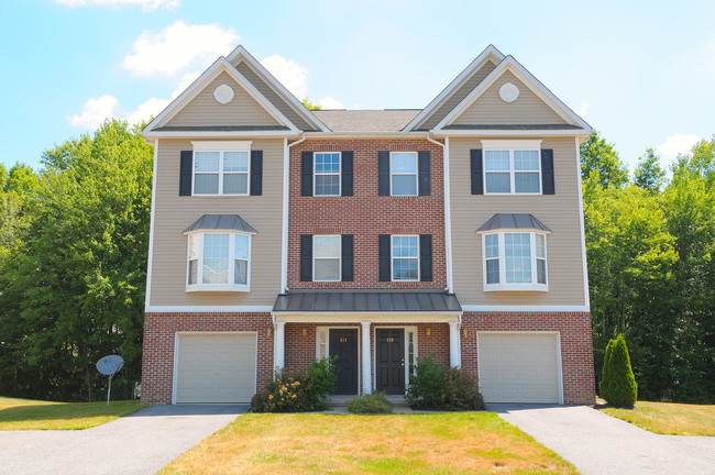 Valley Stream Village Townhomes - Valley Stream Village Townhomes