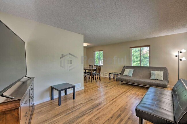 Photo - 462 E Haven Ave