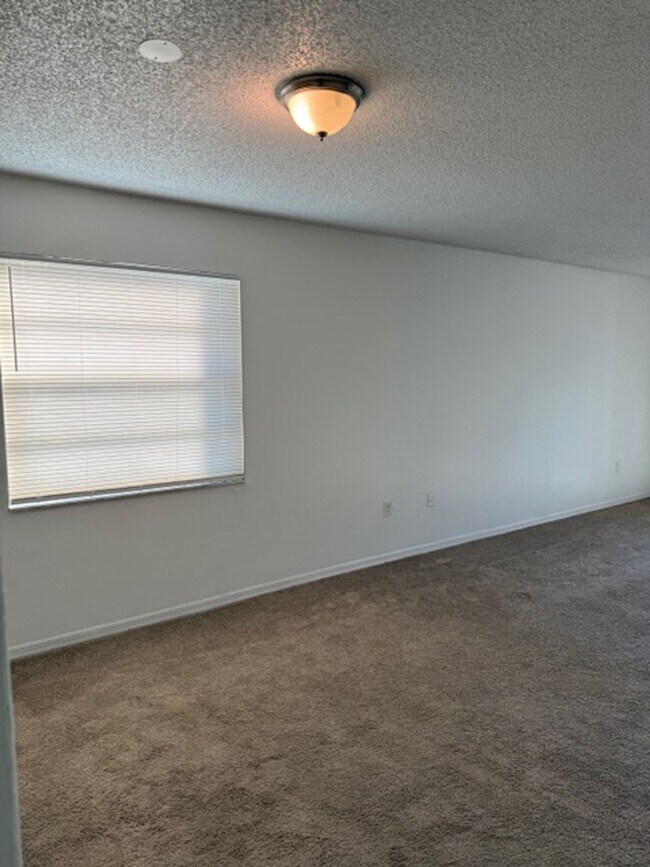 Photo - CORAL GARDENS 2-BEDROOM CONDO Unit M034