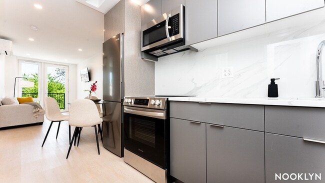 Building Photo - 1499 Bedford Ave Unit 5g