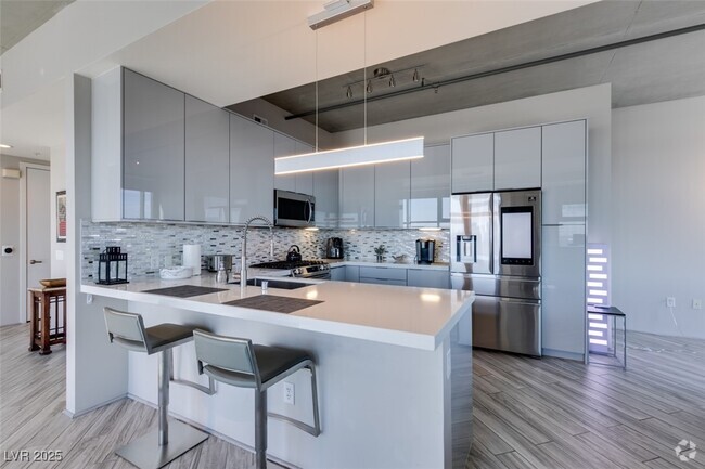 Building Photo - 353 E Bonneville Ave Unit 816 Rental