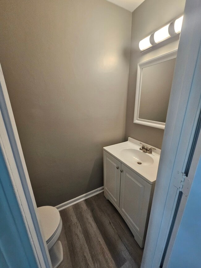 Building Photo - 732 Coventry Ln Unit A Rental