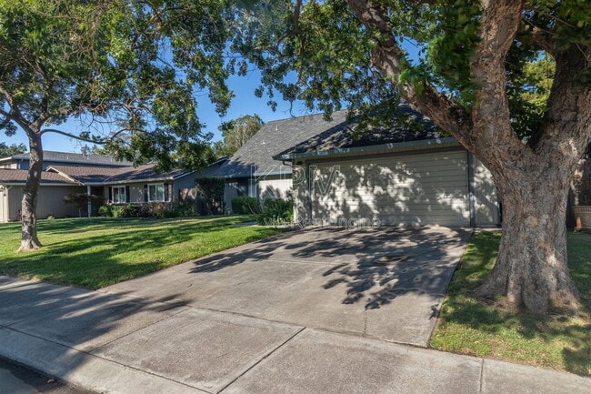 Photo - 2828 Smoke Tree Cir