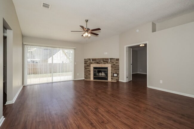 Photo - 2013 St Martins Dr W