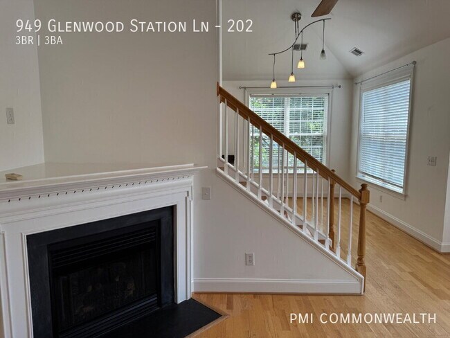 949 Glenwood Station Ln Unit 202