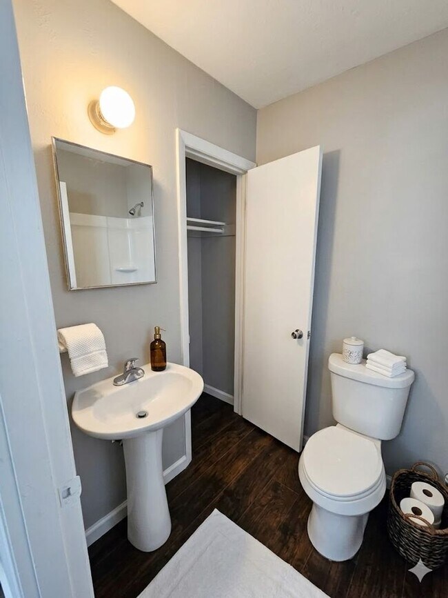 Photo - 1806 Camelot Dr