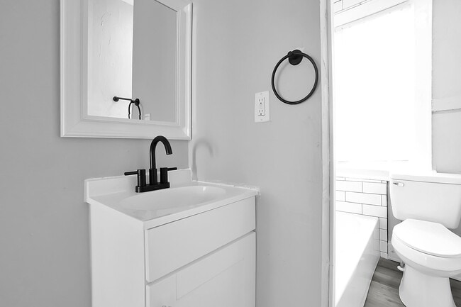 Photo - 1336 -1338 Sullivant Ave Columbus, OH 43223 Unidad 1336