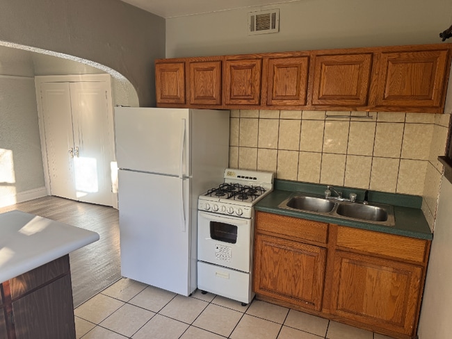 Photo - 417 N 39th St Unit Apt 6