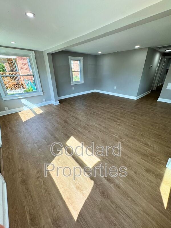 Photo - 415 Lorraine St