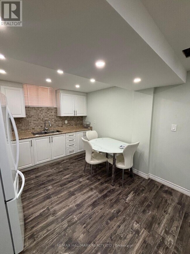 Photo - 5451 Richmeadow Mews