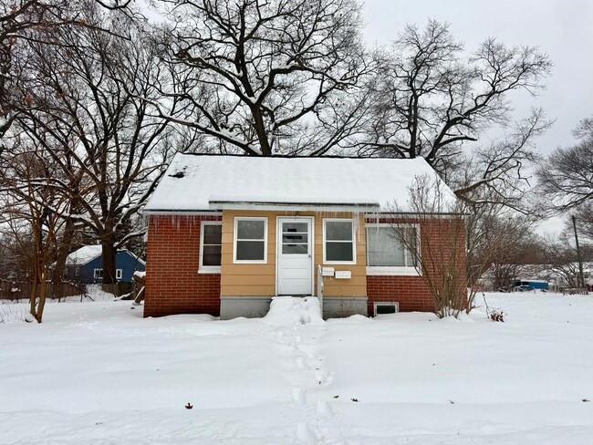 Building Photo - Three Bedroom Home in Muskegon