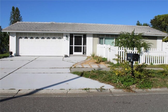 Building Photo - 7655 Cardiff Ct N