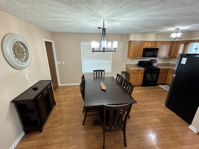 Photo - 28227 Gladstone St