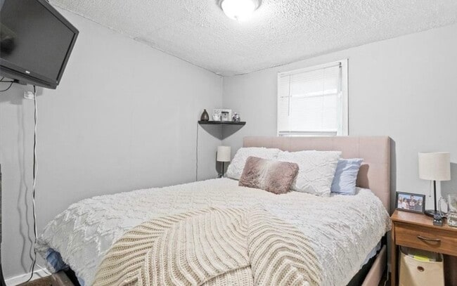 Building Photo - 4 Carroll Pl Unit 4b Rental