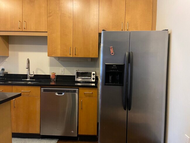 Photo - 5300 Peachtree Rd Unit 0102