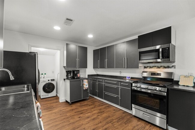 Photo - 5808 Community Dr