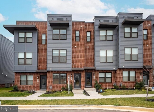 Photo - 421 Union St Townhome