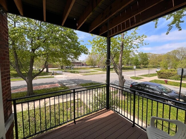 Photo - 5347-5353 W Belle Plaine Ave Unit 1W