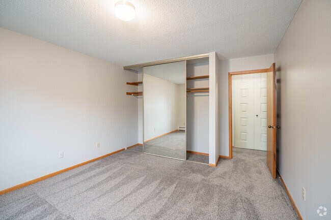 1BR, 1BA - 758SF - Bedroom