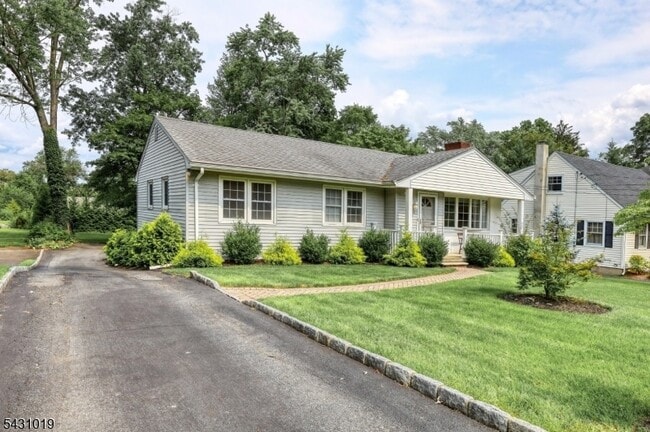 Photo - 230 Pinelynn Rd