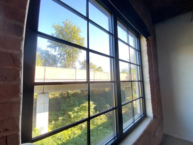 Photo - Lofts At Abrams Fixtures