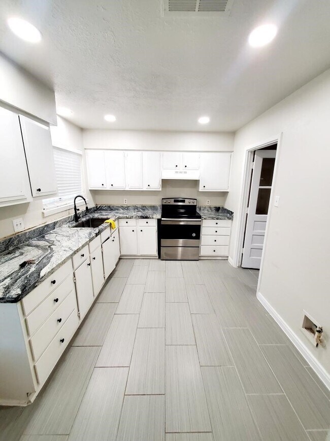 Photo - 4865 Beechaven St