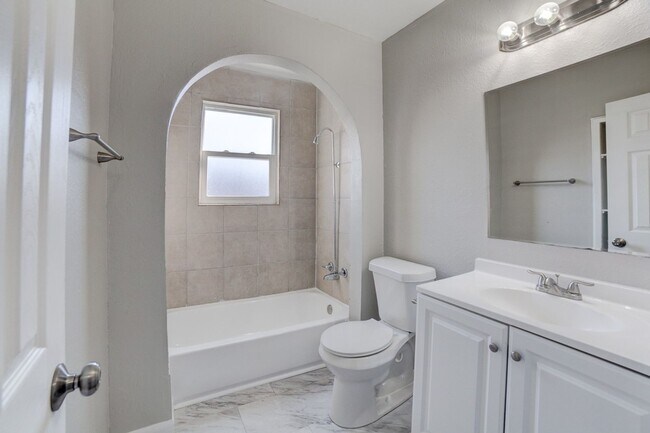 Photo - N Lewis Pl Triplex Unit 1347 N Lewis Place