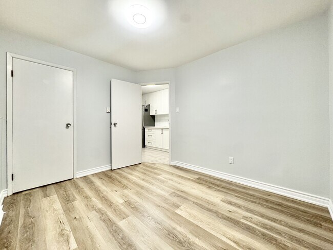 Photo - 15 Ormond St S Unit 4