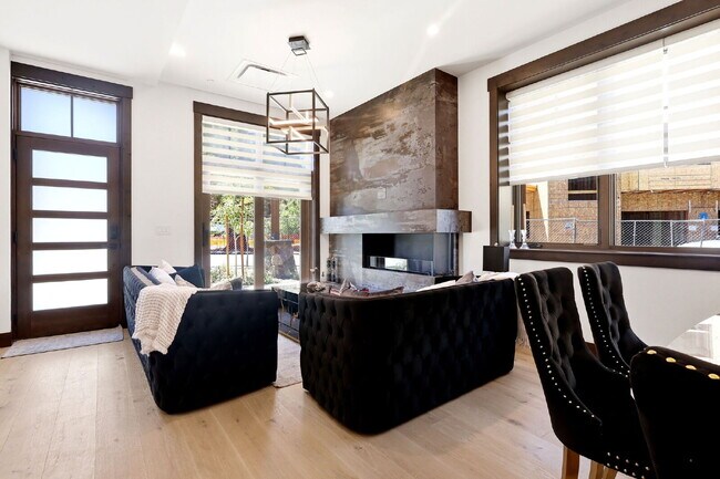 Photo - Luxury Lakefront Complex on Beach Club