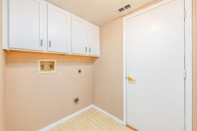 Photo - 529 Lindly St