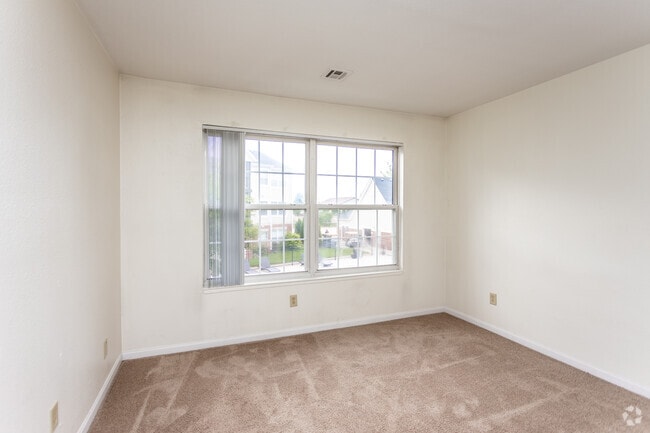 2BR, 2BA - 878 SF