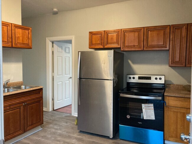 Building Photo - 3 Bedroom Unit 1968-2 Rental