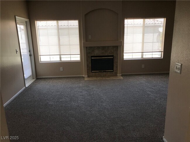 Photo - 1900 N Torrey Pines Dr Unidad 212