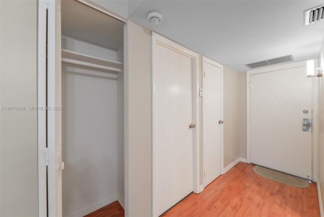 20500 W Country Club Dr Unit 406