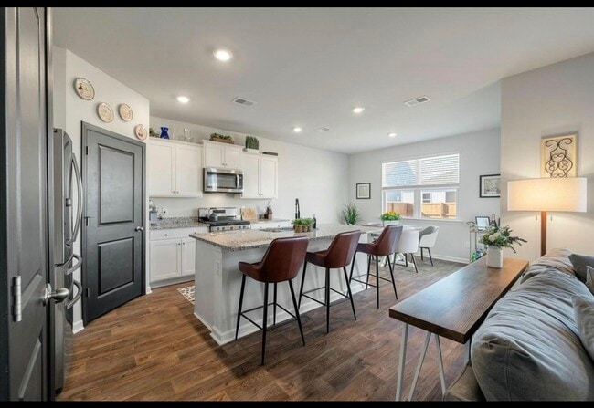 Photo - 307 Black Birch Dr